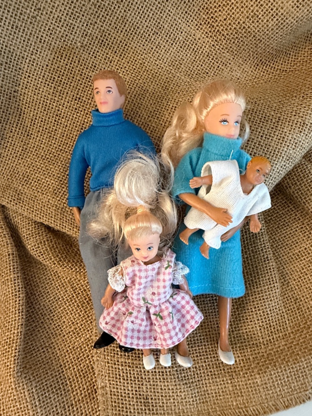 Vintage Y2K 1999 Miller Family Dollhouse Dolls Town Square EUC 1/12 scale